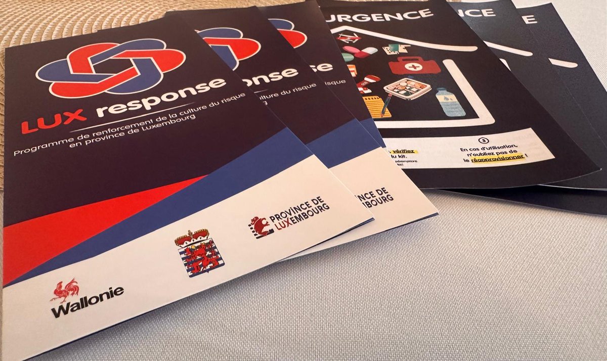 safe_brussels's tweet photo. 📢 Lancement de #LUXResponse ce jour par le gouverneur Olivier SCHMITZ. L'initiative a pour objectif de renforcer la culture du risque en province de Luxembourg. 2 axes importants : la culture du risque et le réseau de partenaires #BRUResponse #BWResponse #safebrussels #sécurité https://t.co/1ps2Hltk2v