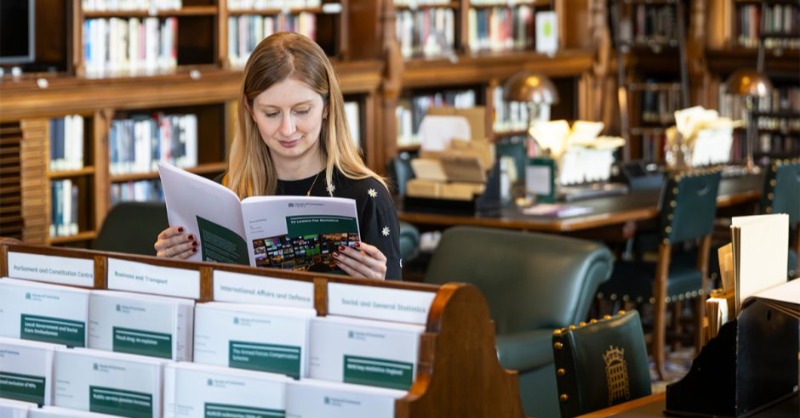 commonslibrary's tweet photo. As we prepared for new MPs and MPs' staff to join Parliament, we knew it was important to make our work accessible.

That's why we made a summary of Research in brief available in British Sign Language.

Explore these articles in alternative formats:  https://t.co/42Ymc9mk8L