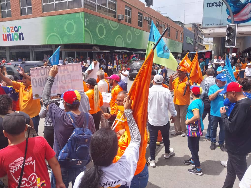 wilmersequera16's tweet photo. @victortorrealba  desde el comando de campaña municipal de Barquisimeto seguimos desplegado buscando el voto que llevará a Edmundo González a la presidencia https://t.co/TXu7Cqvjee