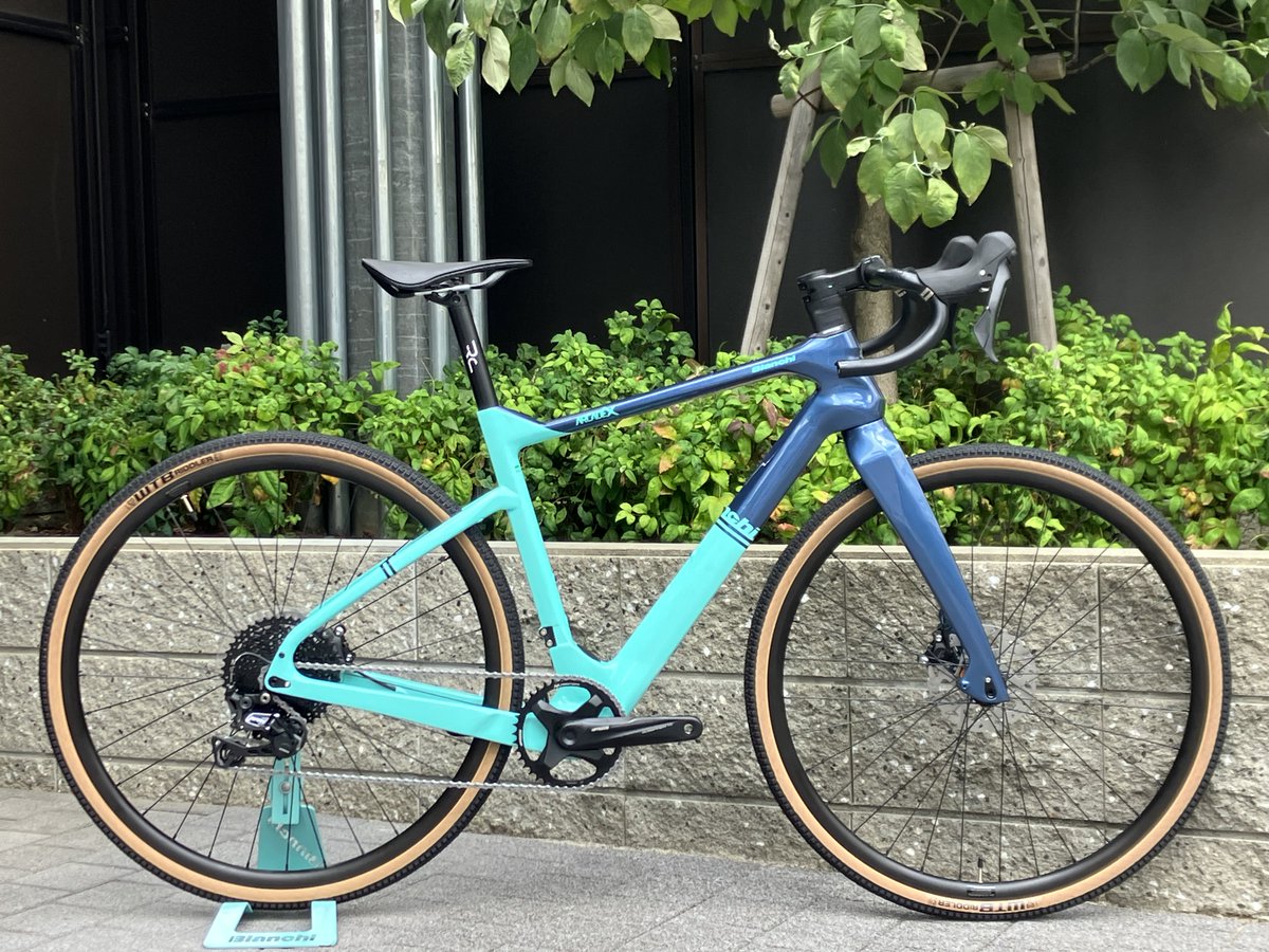 IKY_Bianchi's tweet photo. 【京都店だけの耳より情報！】
ビアンキ京都店です。
グラベルロードをお探しの方に「22 ARCADEX GRX600 IS CK/BLカラー」が、お買い得な価格になりました！

SMサイズ(TOP535)
￥451,000→￥360,800　20％OFF
京都店在庫限りの特別価格となります。

#ビアンキ京都 #ワイズロード京都 
@YsroadKyoto https://t.co/HYnIshuvif