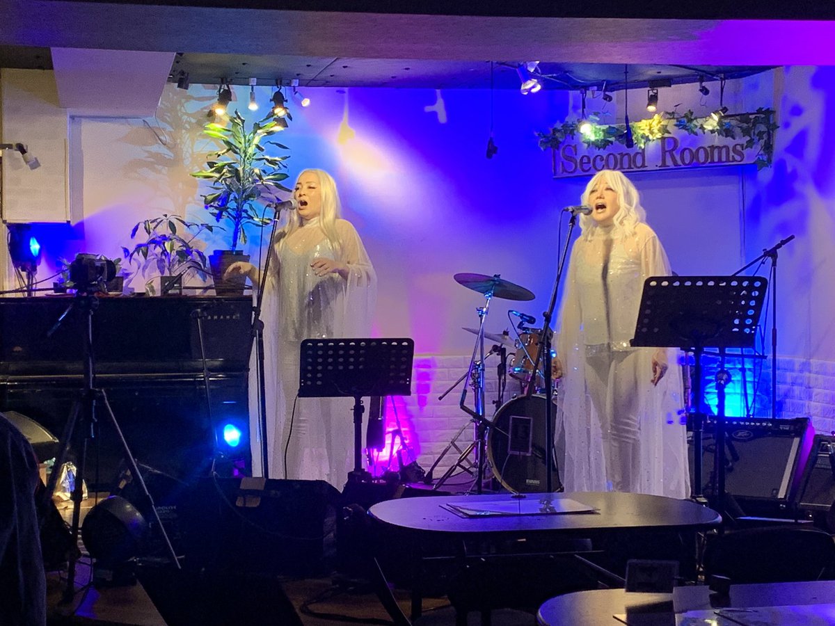 RayKaoree's tweet photo. 一昨日のライブ、Second Roomsさんとても素敵な場所だった
なんと東京から見に来て下さったファンの方もいて… ありがとうございました!
#coldmagic #trancemusic #newage https://t.co/6n0DGyY5DP