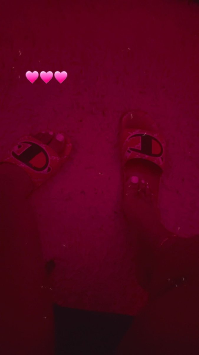 bigbootyfagkb's tweet photo. i heard yall like feet #Feet  #fetish  #whitetoesforthehoes https://t.co/cIJg9yZZVd
