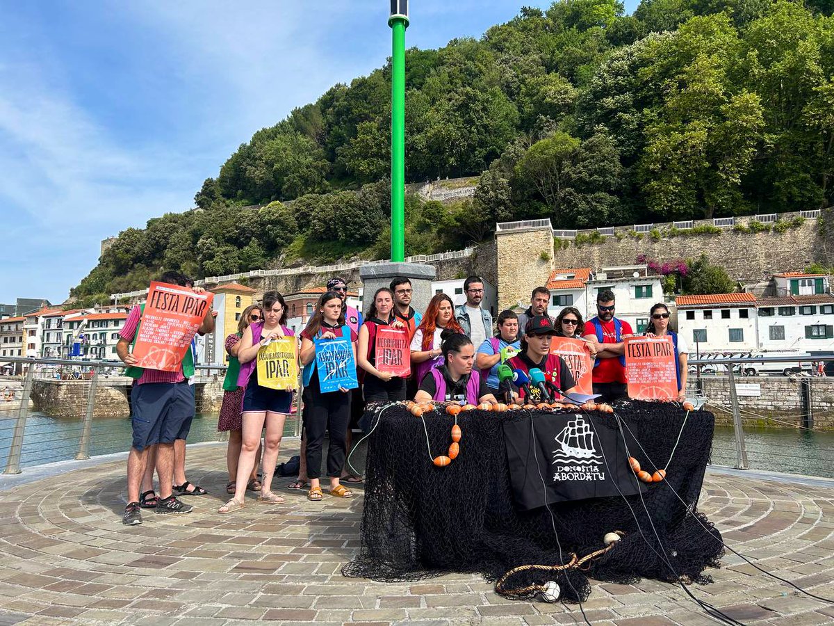 Mundu berri bat daramagulako bihotzean: mundu askea, feminista, jasangarria, komunitarioa eta, noski, euskalduna. Badugu Iparra: Dono$tia berri bat. Eta badugu tresna: auzolana. 

🏴‍☠️ Donostiako Piratok, 22. Aste Nagusia ospatzera goazen honetan, badugu nori kantatu: