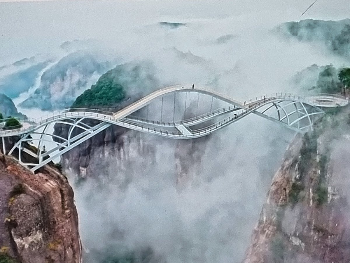 ConrothN's tweet photo. #RuyiBridge is a footbridge in #Taizhou, #Zhejiang, #China🇨🇳, made up of three bridges. It is a pedestrian bridge which was built to cross the #ShenxianjuValley and it features a glass-bottomed walkway. The unusual curved walkways are designed to look like a Chinese #ruyi. https://t.co/87i523V12R