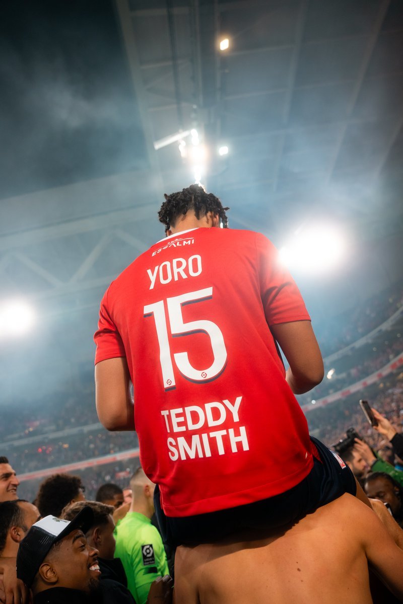 UnitedStandMUFC's tweet photo. Yoro chose the biggest club in the world 😎🔴 https://t.co/Rqe0jFmdun