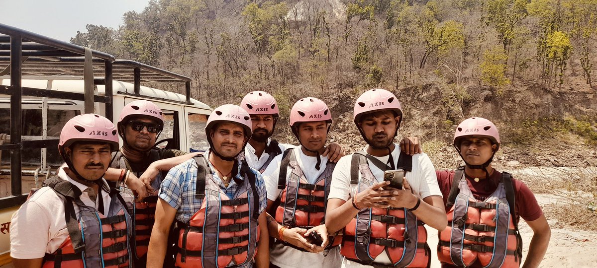 Guddukr005's tweet photo. Rishikesh vibes ❤️🛶#rishikeshdiaries #rishikesh_trip#rishikeshuttarakhand #rishikeshenjoying🥰😍😍 #rafting #rishikesrafting🌊⛰️❤️ #risktaker #bindass https://t.co/20u45ld1Jz
