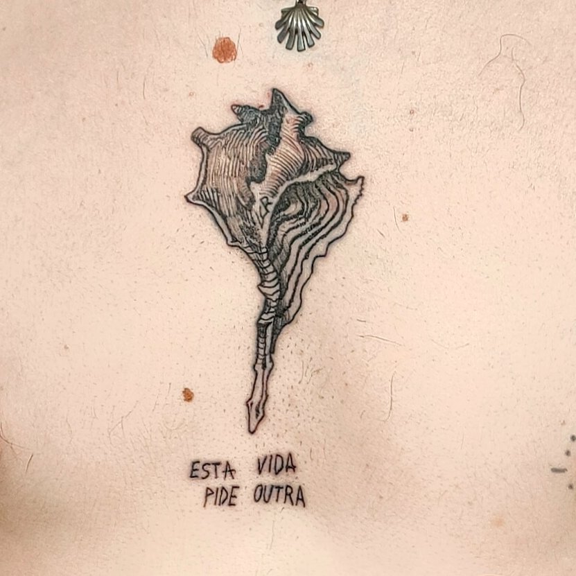 PARATATUMOL's tweet photo. acostumbrandome a firmar los tatus, enamorada. hoy me ha despertado la policía nacional https://t.co/RCkaZlh6NY