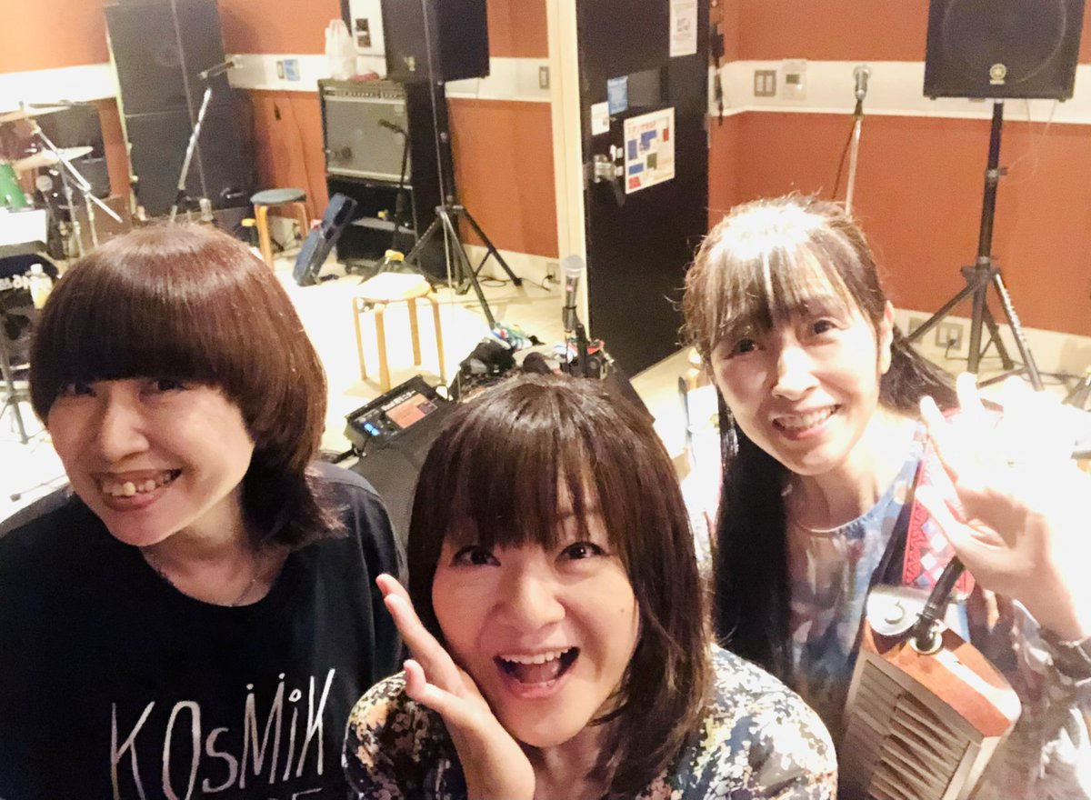 pinkumix's tweet photo. .
きのうはリハーサルだったのだった。
7/21はこの3人で「うたと朗読の夕べvol.4」
言葉をいろんな方向から楽しんでもらう新��覚ライブ。日曜日に堺筋本町SATONEにてお待ちしてます!
#西垣ドラミ #MIKIKO #ナガオクミ #ピアノ #朗読 #鍵盤ハーモニカ #うたと朗読の夕べ #堺筋本町 #SATONE #詩 #歌詞 https://t.co/AsWlUNgKTP