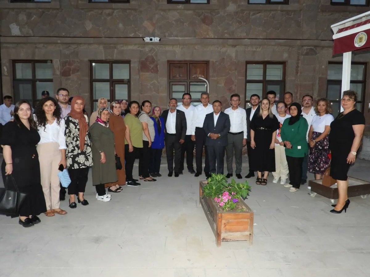 ismailontas06's tweet photo. 2024 Mülki İdare Amirleri Atama Kararnamesinde Erzurum Palandöken’e atanan İlçe Kaymakamımız Sn. Yusuf Durani Dinç'in veda yemeğine İlçe Başkanımız Sn. Av. Fatih Ünal, MHP İlçe Başkanımız Sn. Ferhat Efe ve ilçe teşkilatımızla birlikte katıldık. https://t.co/YrMbRisTAq