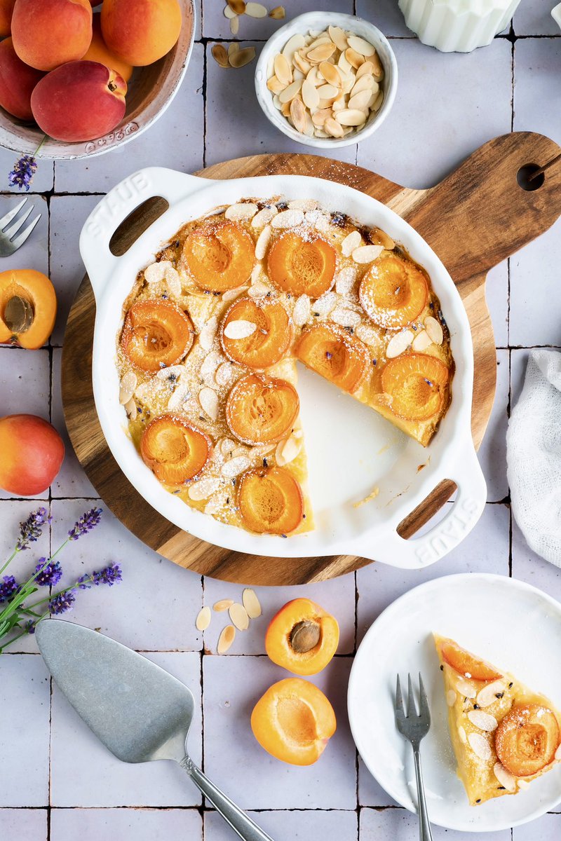 savorylens's tweet photo. Diese Clafoutis mit Aprikosen und Lavendel bringt ein bisschen französischen Sommer auf den Tisch 🇫🇷☀️
Probiert es mal aus, Rezept gibt’s hier: https://t.co/ZxONoyXhCd https://t.co/dySfLIAl6n