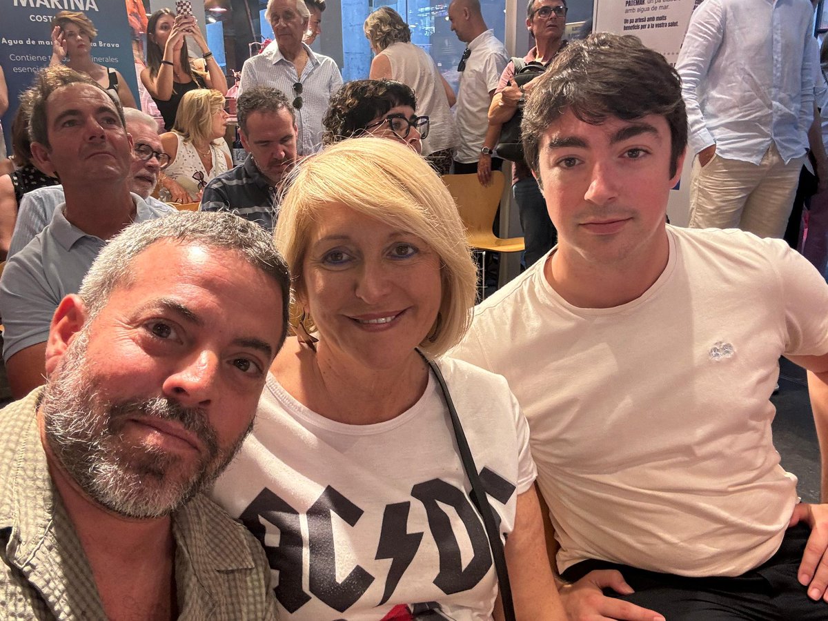 Octainvernizzi's tweet photo. Presentació del #PadeMar. Amb la regidora Raquel Gil, el Gremi de Flequers i els representants de la Copa Amèrica.
Gran iniciativa! https://t.co/9GWt1F9dMb