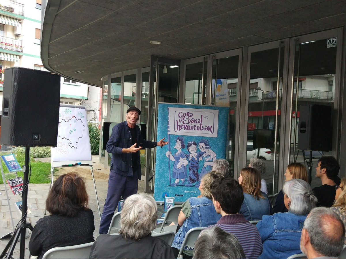 Asisko Urmeneta #Andoain-en izan da 🗨️Gora euskal (h)errientsak💬 #komikia aurkezten 
Ze leku hoberik 
#PlazaMorea baino!