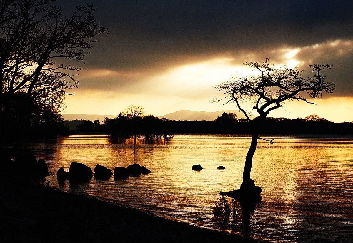 SuzJamieson's tweet photo. This is Loch Lomond. Putting 'Flamingo Land' here would be like slapping a kiss-me-quick hat on the Mona Lisa. https://t.co/rufxA9mLBZ