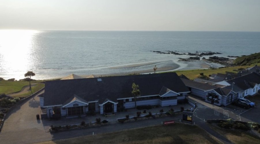 StHelensGolfWex's tweet photo. Who says you need to golf to enjoy our clubhouse? The Seaview Lounge offers more than just amazing views of St Helens Bay - it serves up delicious meals and drinks in a relaxed, inviting atmosphere. Come for the scenery, stay for the food! 🍽️⛳  https://t.co/U8ZiZ3HRwV https://t.co/kNdBy787mj