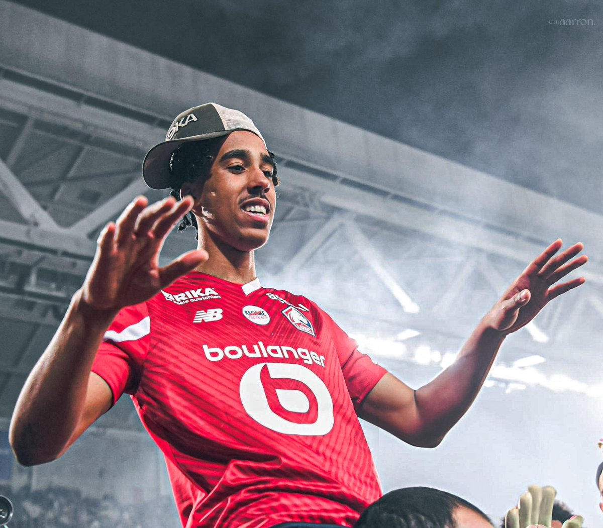 theutdjournal's tweet photo. 🚨 Leny Yoro is flying in to have a medical and finalise personal terms with #mufc. Club agreed fee of £42m plus add-ons with Lille last week. #mujournal

[@ChrisWheelerDM] https://t.co/bGFxFDK16o