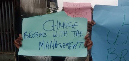 InsideUI_'s tweet photo. Some of the placards
Till we win!
#UIFEESMUSTFALL
#UIPROTEST
#SAYNOTOELECTRICITYRATIONING
#IBADAN
#apology #NYSC #japa #tinubu https://t.co/GDESENkA0f