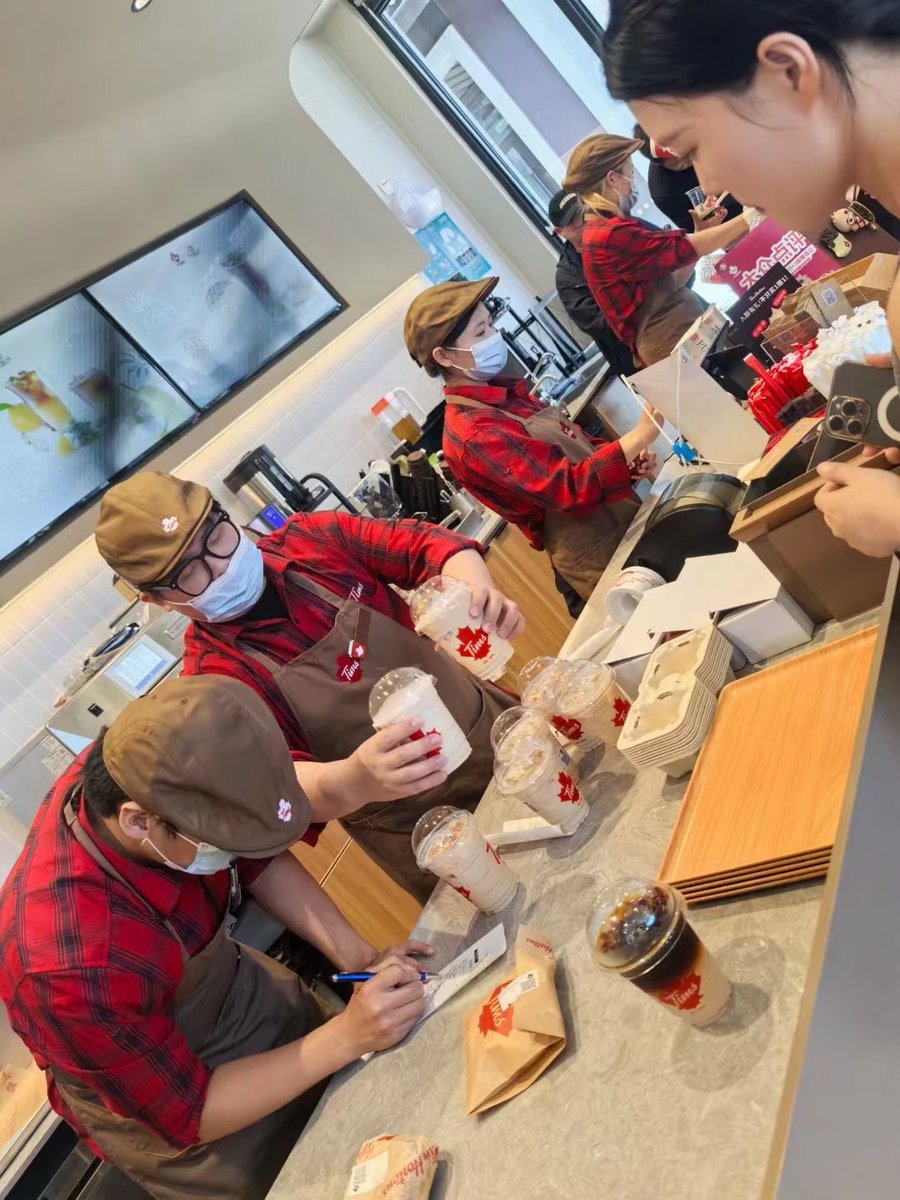 Tim Hortons China tweet media