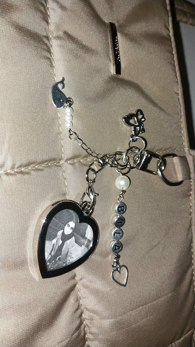 salma gemec bersama tas kesayanganku, thank uuu @togetsio 🐳🖤