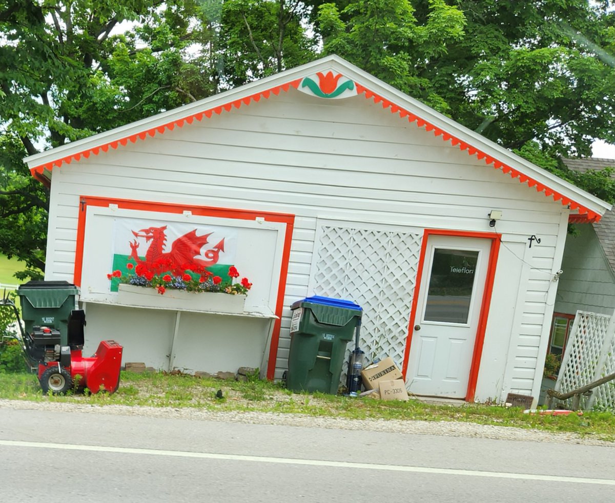 tkowols's tweet photo. Seen in #DoorCounty. Welcome back to the U.S., @Wrexham_AFC. Hope you play on the #freshcoast instead of the #wrexcoast next year! #upthetown #askwxm https://t.co/TuXsG4AcjP