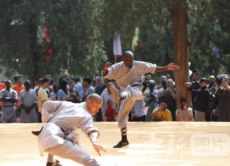 photo_cns's tweet image. The 2024 Global Shaolin Kung Fu Exam Finals saw 144 disciples from 47 countries and regions gather in Shaolin Temple, Dengfeng, Henan Province, to compete for the &quot;2024 World Shaolin Kung Fu Star&quot; from July 13 to 14,2024. (Photo by CNSPHOTO)
#ShaolinKungFu #ShaolinTemple