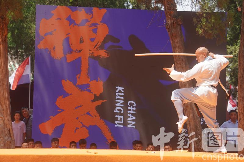 photo_cns's tweet image. The 2024 Global Shaolin Kung Fu Exam Finals saw 144 disciples from 47 countries and regions gather in Shaolin Temple, Dengfeng, Henan Province, to compete for the &quot;2024 World Shaolin Kung Fu Star&quot; from July 13 to 14,2024. (Photo by CNSPHOTO)
#ShaolinKungFu #ShaolinTemple