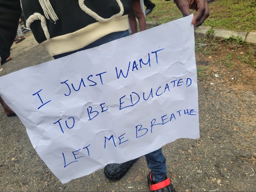 Triple_M01's tweet photo. Today in the university of Ibadan, the students came together and had one voice
Aluta continua,
till we win β
#UIFeesmustfall
#Stablepowersupply
#LightUpUi https://t.co/lWxBrVSZcH