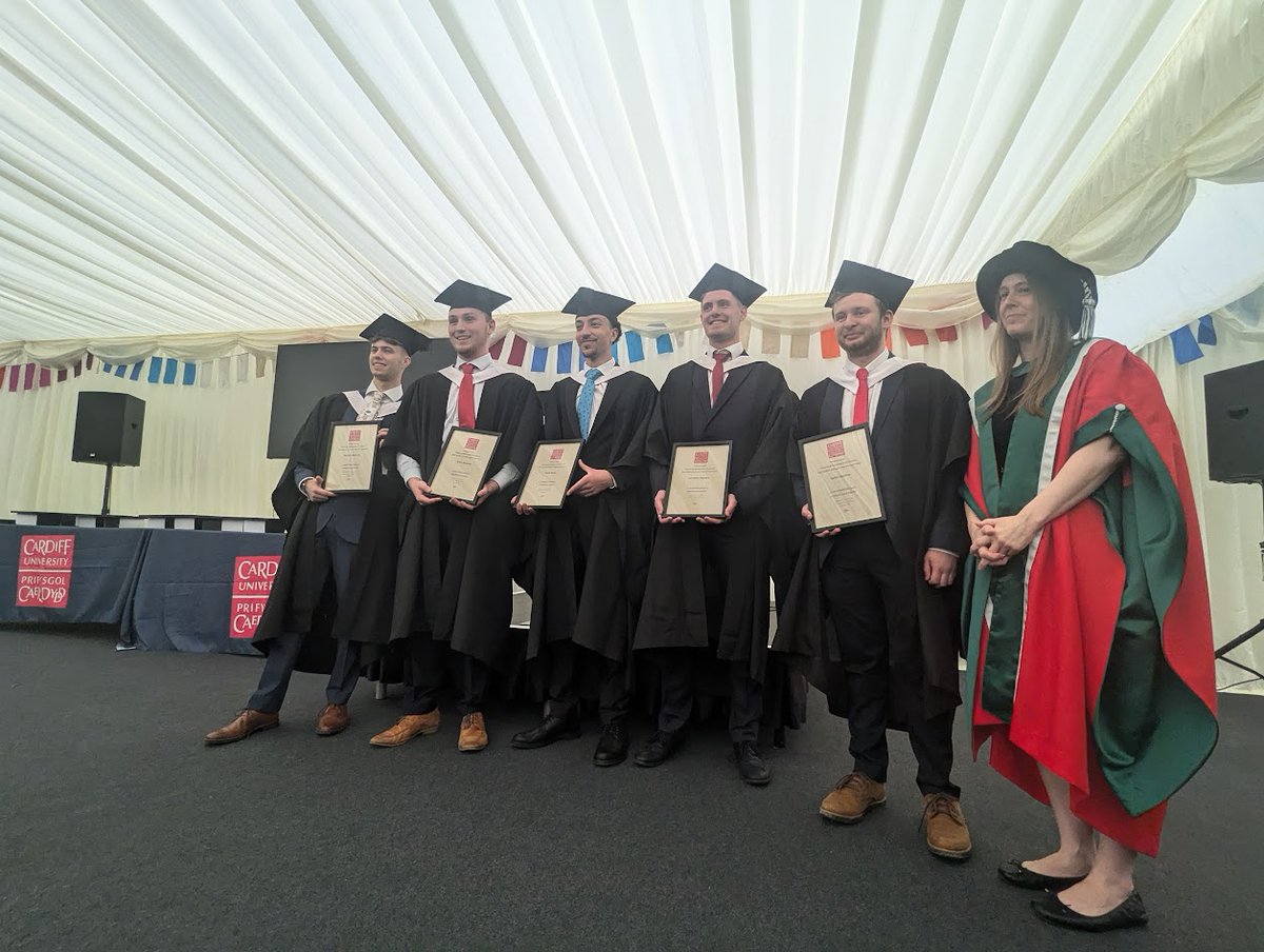 CompScienceCU's tweet photo. Here are some snapshots of our fantastic grads at our Graduation Gardens this morning 📸

A huge congratulations to our Class of 2024 from everyone in the School of Computer Science &amp; Informatics, we are so proud of everything you have achieved! 🎉🥳 #CardiffGrad https://t.co/cuMry7vfST