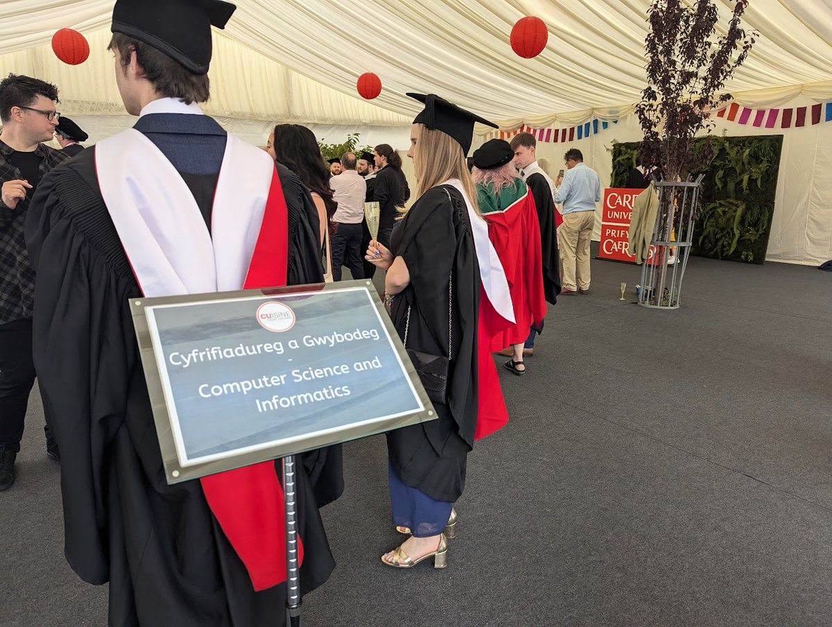 CompScienceCU's tweet photo. Here are some snapshots of our fantastic grads at our Graduation Gardens this morning 📸

A huge congratulations to our Class of 2024 from everyone in the School of Computer Science &amp; Informatics, we are so proud of everything you have achieved! 🎉🥳 #CardiffGrad https://t.co/cuMry7vfST