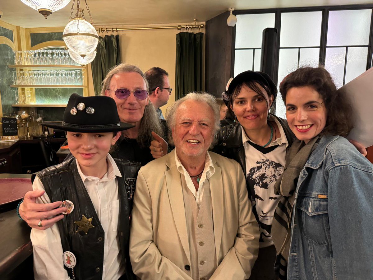 WEMarceau's tweet image. Quelques photos de notre soirée privée hommage à Johnny du 8 juin chez La Mère Catherine à Montmartre avec Marie Max Billon, Pierre Billon, Saka , Sam Bernett, Anne-So Guerrier, Francois Deblaye. Merci Pierre Billon, Marie Billon,   Alain Turban , Pierre Benvenuti, Nico Wask .