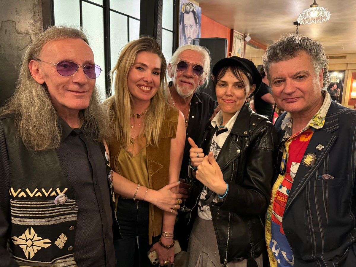 WEMarceau's tweet image. Quelques photos de notre soirée privée hommage à Johnny du 8 juin chez La Mère Catherine à Montmartre avec Marie Max Billon, Pierre Billon, Saka , Sam Bernett, Anne-So Guerrier, Francois Deblaye. Merci Pierre Billon, Marie Billon,   Alain Turban , Pierre Benvenuti, Nico Wask .
