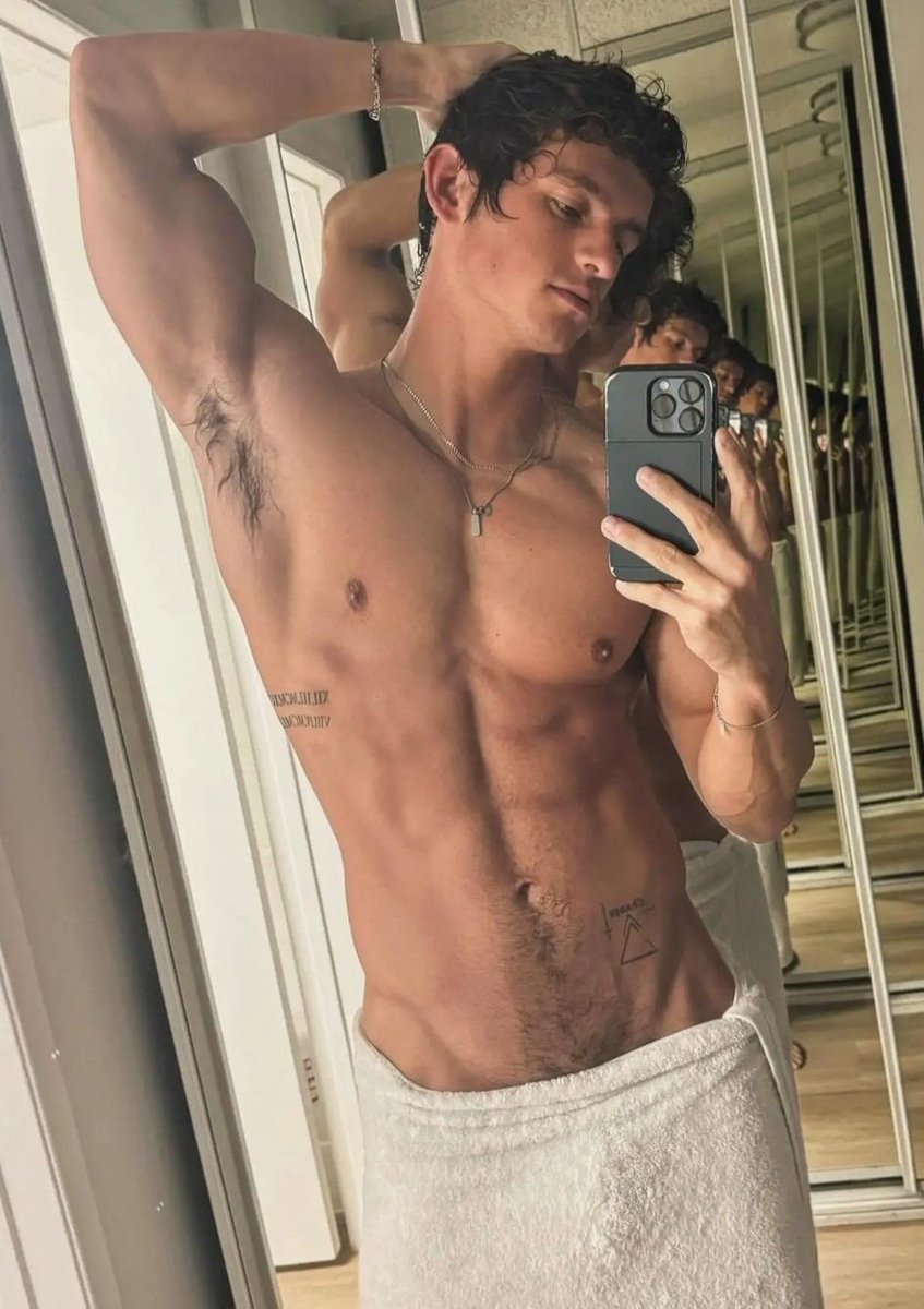 Lipo37829952's tweet photo. Mattycaron_ Instagram. 
🙂😋🔥 #handsomemen #beardedmen #hairymen #inkmen #yummymen https://t.co/7aJFdCXgp5