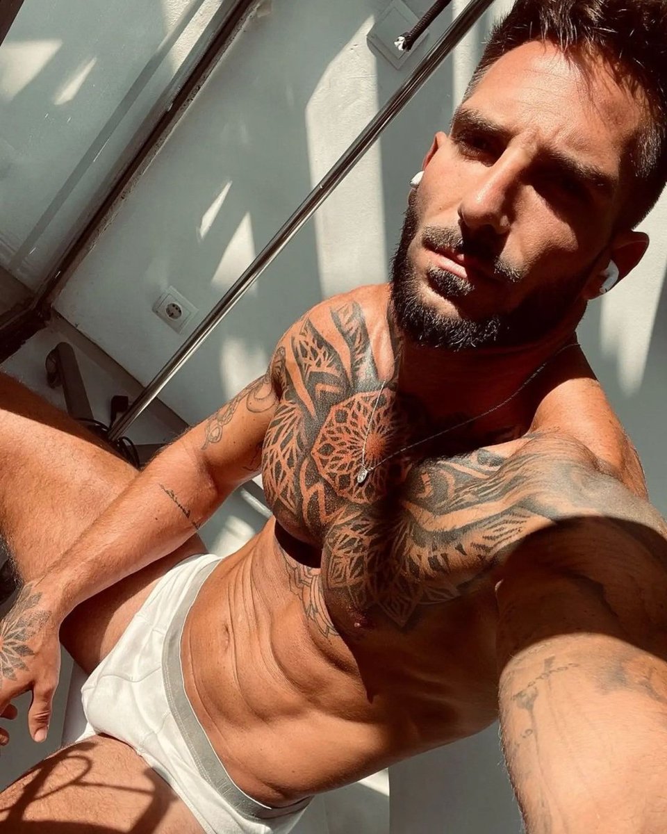 Lipo37829952's tweet photo. Ssandro_demycost Instagram. 
🙂😋🔥 #handsomemen #beardedmen #hairymen #inkmen #yummymen https://t.co/PmtFuQFvmQ