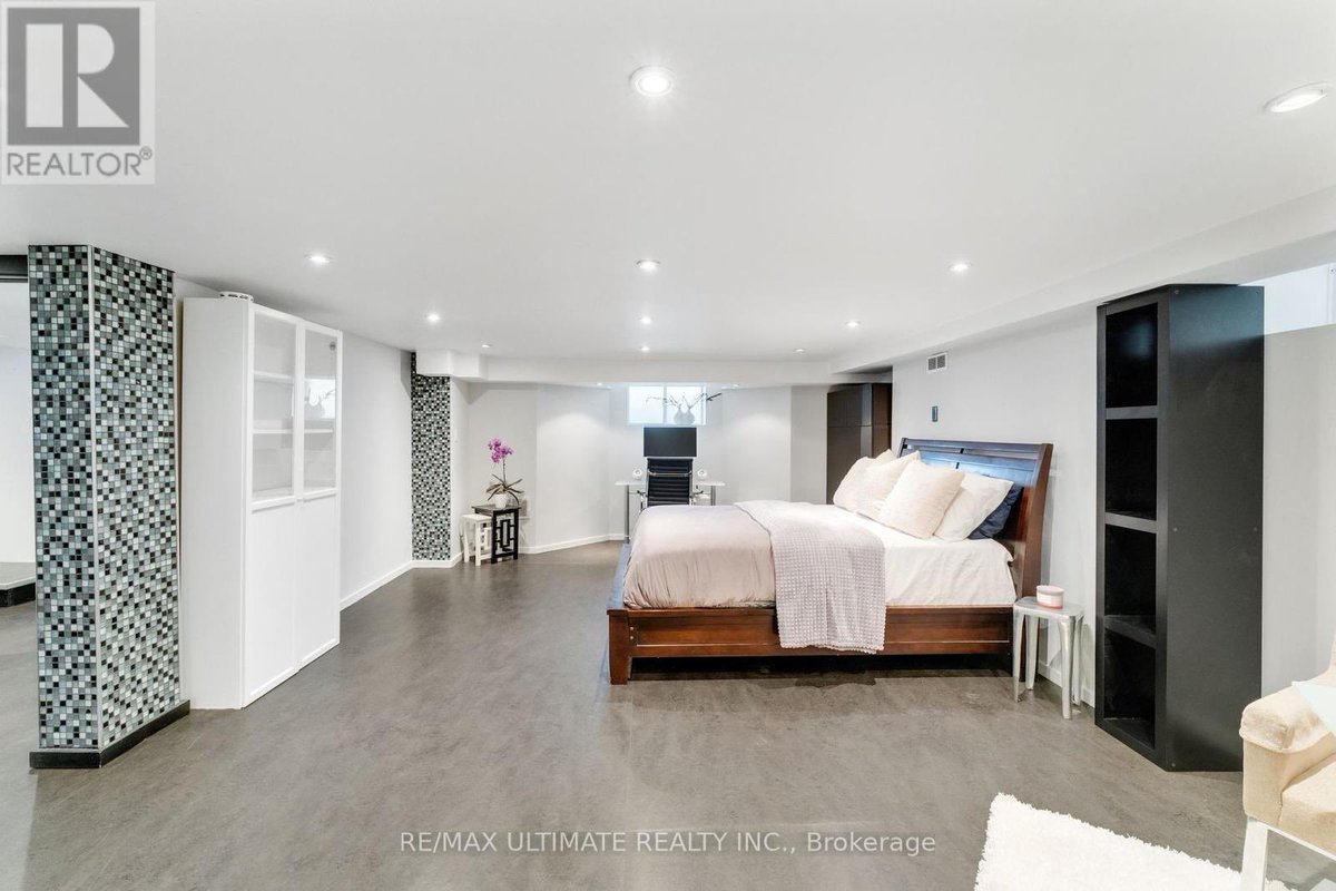 MyRealtorDoctor's tweet photo. Just Listed! $2.5M! Nestled on 1-of the most prestigious st, in Cedarvale. 2,600+ sqft gem combines history's elegance w/modern living. Bright, spacious 6-beds, 4-baths, detached. 50x140-ft treed lot &amp; BACKING onto the tranquil Cedarvale RAVINE. 2C it: Msg Asim Khan@416-419-8716 https://t.co/g1ZOwvqYht