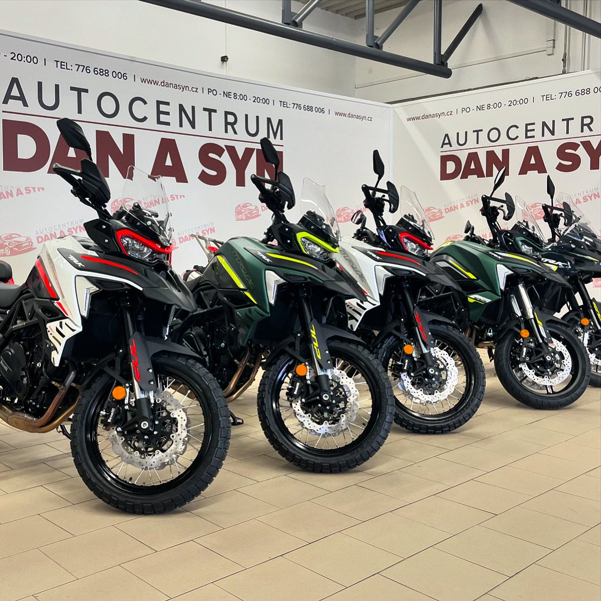 dan_a_syn's tweet photo. Víte, že v naší nabídce najdete spoustu modelů oblíbené italské značky Benelli?
Ano, na Borku i v Klatovech. Jsme totiž autorizovaní prodejci nejen této exkluzivní značky!
Přijďte nás navštívit a sjednejte si testovací jízdu ještě dnes 👍🏻🏍️🇮🇹 https://t.co/5w0DHxfuCe