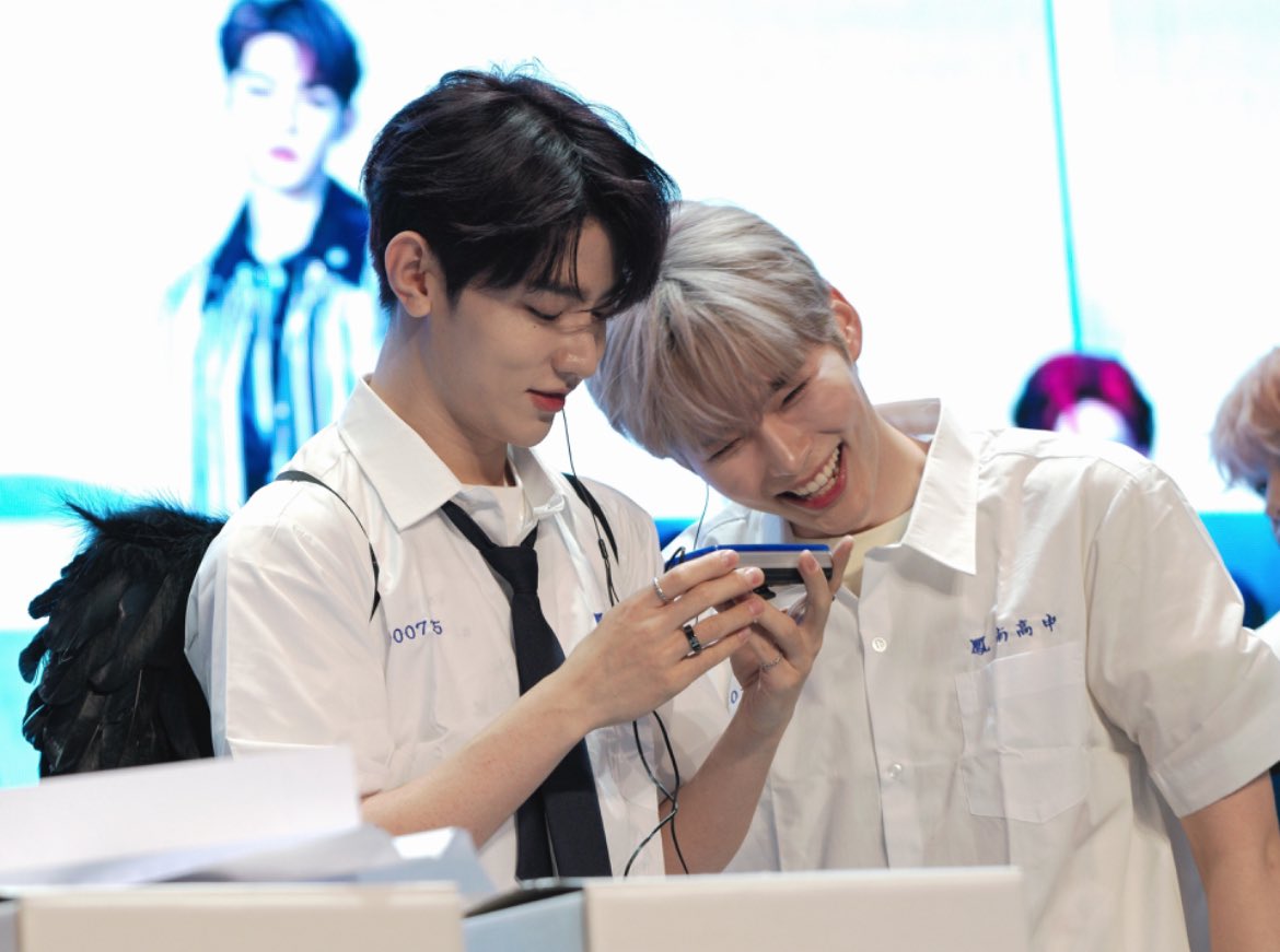 Q.ㅎr오가 햠빈이에게 했던 말 중 가장 먼저 취소하고 싶은 말?
🎻이 나쁜놈아

#빈늘 어떤 상황인지 좀 구체적으로 제발 
🖇️weibo.com/5599107922/OnZ…