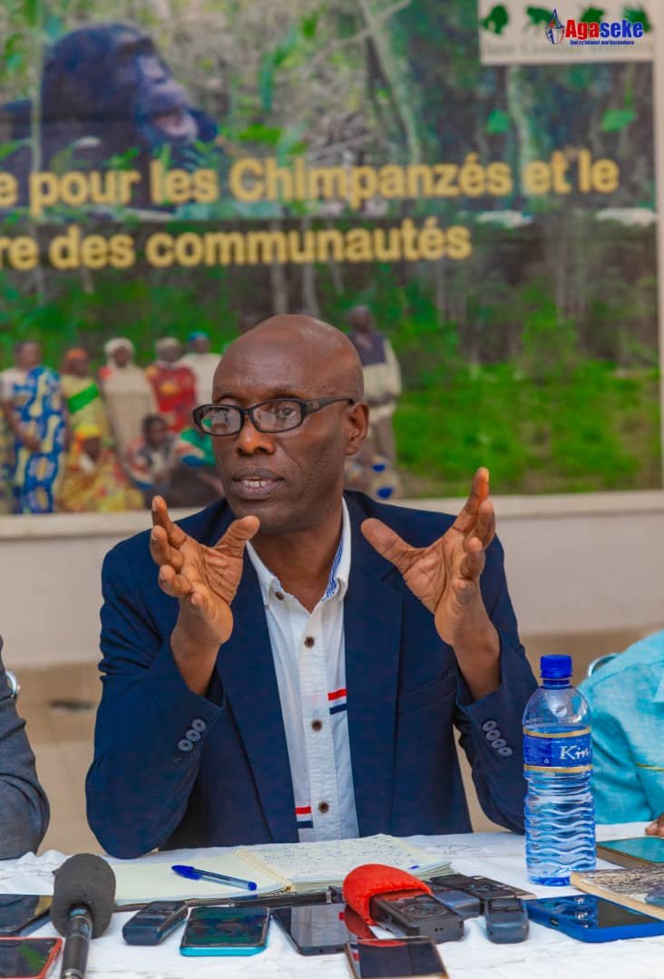 AgasekeTv's tweet photo. Cette conférence synergique a été organisée dans le cadre de la journée mondiale de #Chimpanzés ,qui se célèbre le 14 juillet de chaque année. Au #Burundi ,cette journée sera célébrée le 18/7 à @KayanzaProv,@BMineagrie ,#OBPE ,@BurundiGov ,@NtareHouse https://t.co/cXmeUYNJJ5