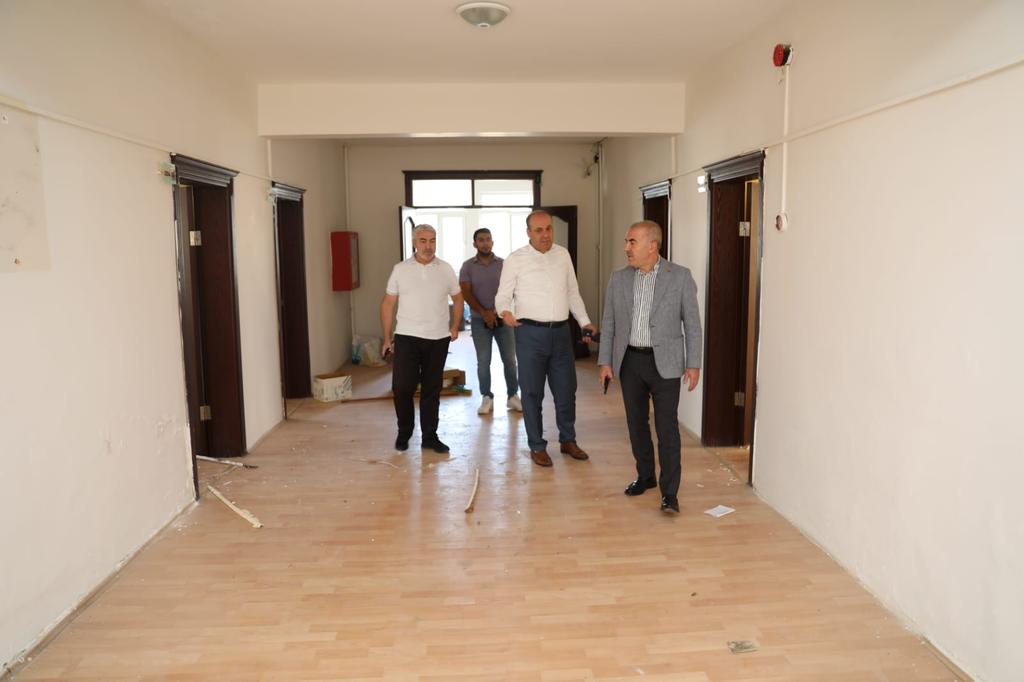 Murat69_Demir's tweet photo. Savur ilçemizde 2024-2025 eğitim öğretim yılında “Özel Eğitim Uygulama Okulu” olarak açılacak binada incelemelerde bulunduk. Özel çocuklarımız için ilçemizde bir ilk olacak bu binada tadilat ve onarıma başlıyoruz.
Hayırlı olsun Savur..
@Yusuf__Tekin 
@tuncay_akkoyun https://t.co/UxrLPBSIfe