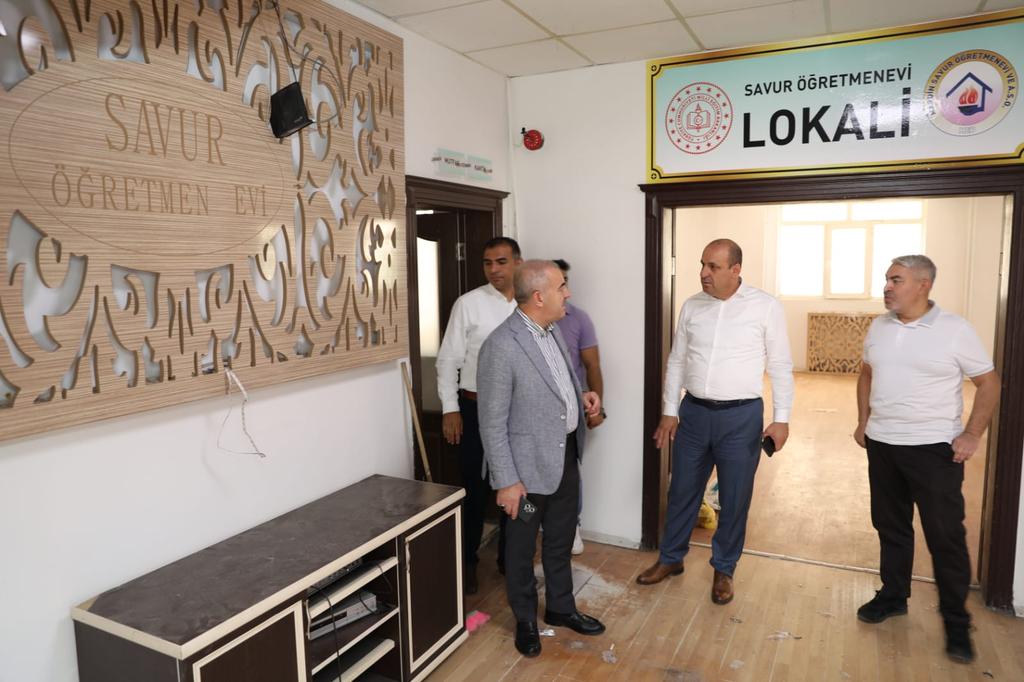 Murat69_Demir's tweet photo. Savur ilçemizde 2024-2025 eğitim öğretim yılında “Özel Eğitim Uygulama Okulu” olarak açılacak binada incelemelerde bulunduk. Özel çocuklarımız için ilçemizde bir ilk olacak bu binada tadilat ve onarıma başlıyoruz.
Hayırlı olsun Savur..
@Yusuf__Tekin 
@tuncay_akkoyun https://t.co/UxrLPBSIfe