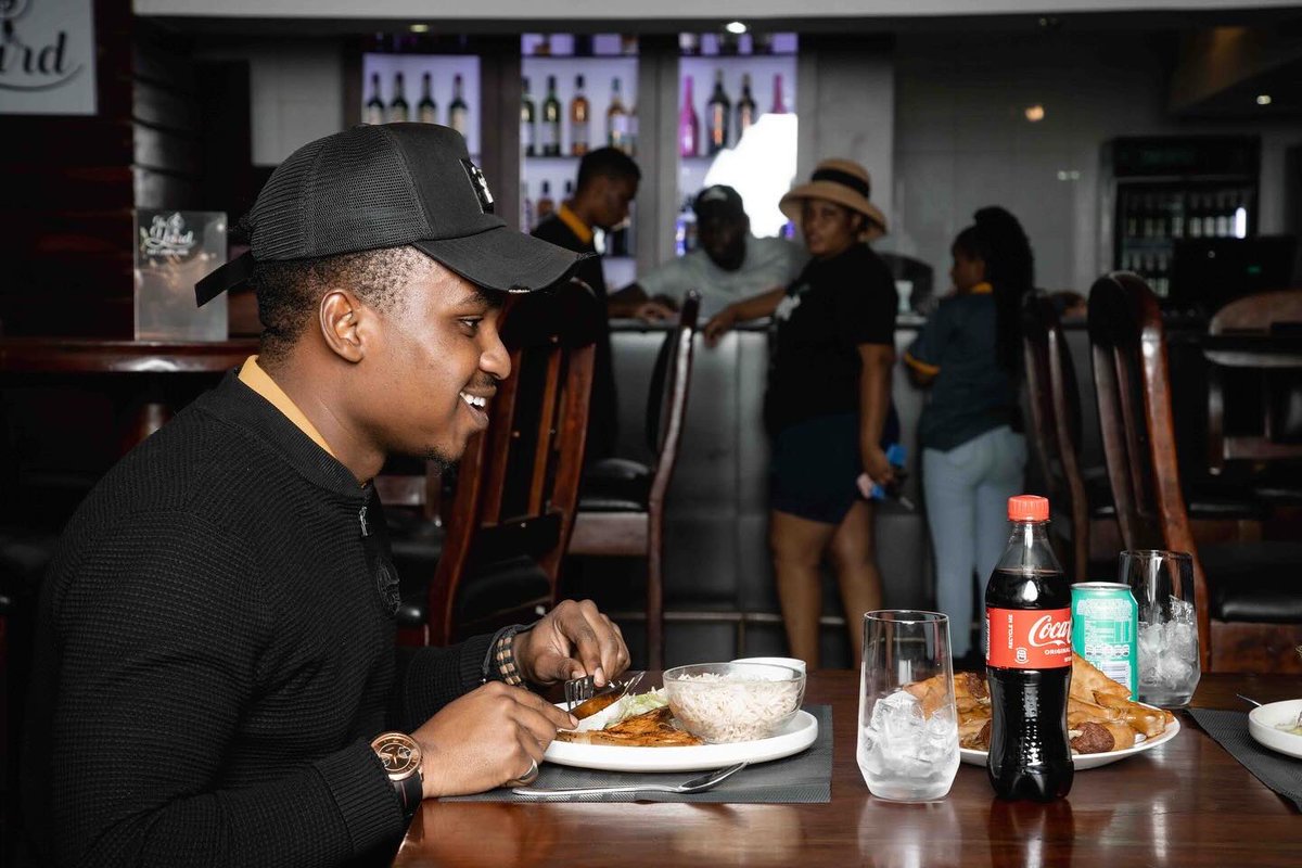 theyardzw's tweet photo. Join us for an extraordinary dinner at @theyardzw!
Savor exquisite dishes, soak in the perfect ambiance, and enjoy top-notch service. 

Reserve your table now! 🍽️

#DinnerAtTheYard #GourmetDining #Zimbabwe #Harare #RestaurantExperience #FineDining #TheYardExperience https://t.co/AgZFkxU5Yd