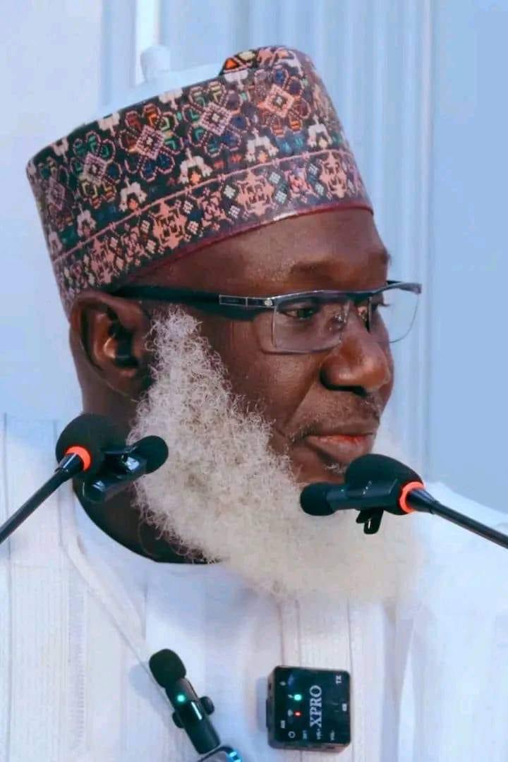 el_uthmaan's tweet image. Assalamu Alaikum warahmatullah.

Ƴan'uwa ku sanya Malam Ahmad Tijjani Yusuf Gurumtum acikin Addu'o'inku! 

Yau kusan sati kenan malam bayida lafiya, wannan nema dalilin da yasa ba'ayi karatu ba ranar Litinin, kuma yauma bisa dukkan alamu zayyi wahala ayi karatu saboda yanayin