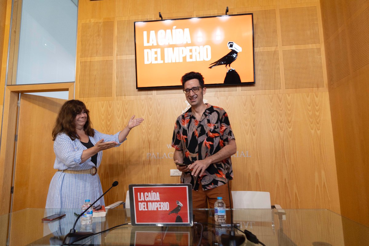 mardemusicasct's tweet photo. 📹 Este martes hemos presentado en #LaMardeLetras 'La caída del imperio', de @carnecrudaradio. Una obra que relata la lucha de sus personajes por mantener sus sueños. No ha faltado la presencia de @laralopezrne.

Una actividad patrocinada por @belta_frajumar https://t.co/hVvbLexVEt