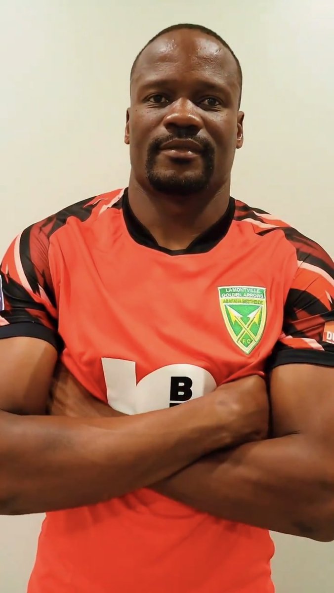 FootyNamibia's tweet photo. 𝐎𝐅𝐅𝐈𝐂𝐈𝐀𝐋𝐋𝐘 𝐔𝐍𝐕𝐄𝐈𝐋𝐄𝐃 🚨
🇿🇦Golden Arrows FC have officially unveiled 29-year old Namibian goalkeeper Edward Maova as their new signing.
#maova #goldenarrows https://t.co/GWBiINs9bS
