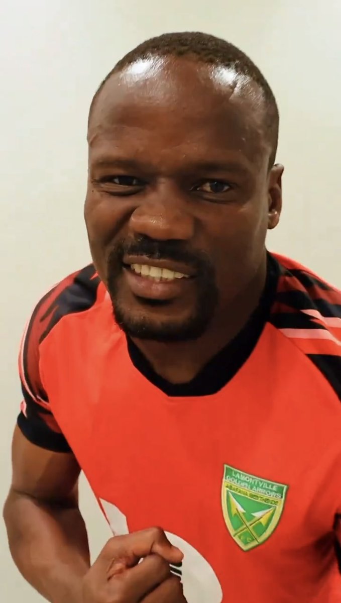 FootyNamibia's tweet photo. 𝐎𝐅𝐅𝐈𝐂𝐈𝐀𝐋𝐋𝐘 𝐔𝐍𝐕𝐄𝐈𝐋𝐄𝐃 🚨
🇿🇦Golden Arrows FC have officially unveiled 29-year old Namibian goalkeeper Edward Maova as their new signing.
#maova #goldenarrows https://t.co/GWBiINs9bS