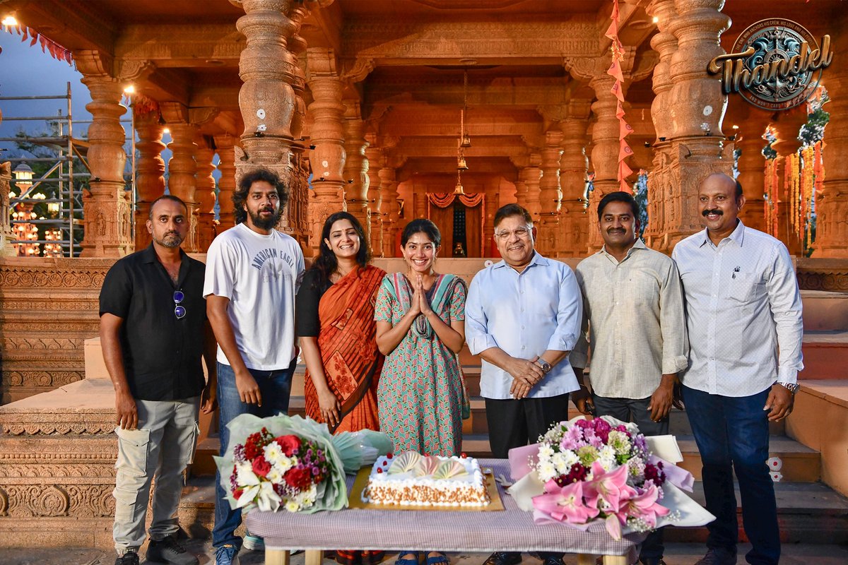 GeethaArts's tweet photo. Team #Thandel celebrated the twin wins of @Sai_Pallavi92 at the Filmfare Awards on the sets of the film ❤️‍🔥

'Satya' from #Thandel will be another memorable role from the talented actor ✨

#Dhullakotteyala 💥💥

Yuvasamrat @chay_akkineni @chandoomondeti @ThisIsDSP @GeethaArts #AlluAravind #BunnyVas @_riyazchowdary @Shamdatdop @NavinNooli @KarthikTheeda @bhanu_pratapa @viswanathart @ThandelTheMovie