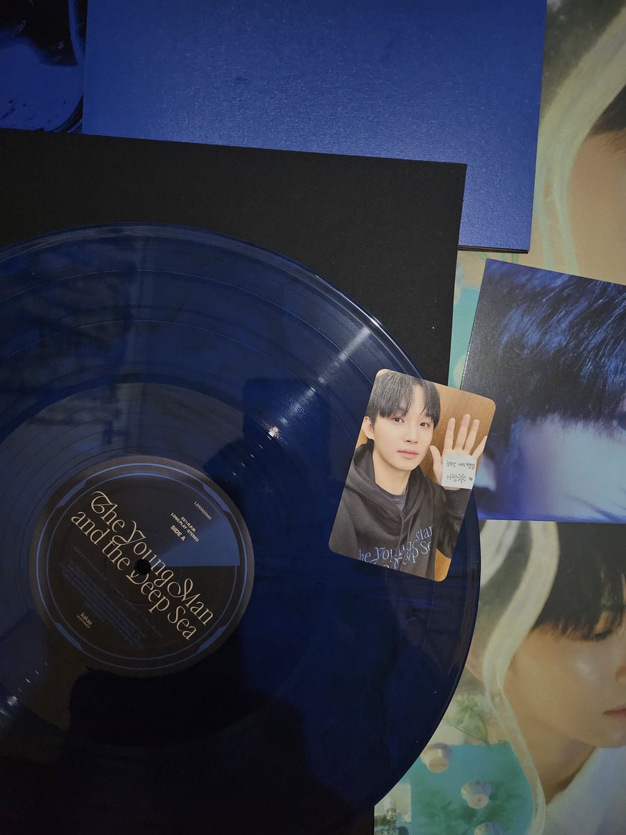 hellomelory321's tweet photo. Just got the LP.
Thank you @kpopchuwaPH 
from one marupok na Melody 💙 #kpcph_proof https://t.co/LSlLT7rrsQ