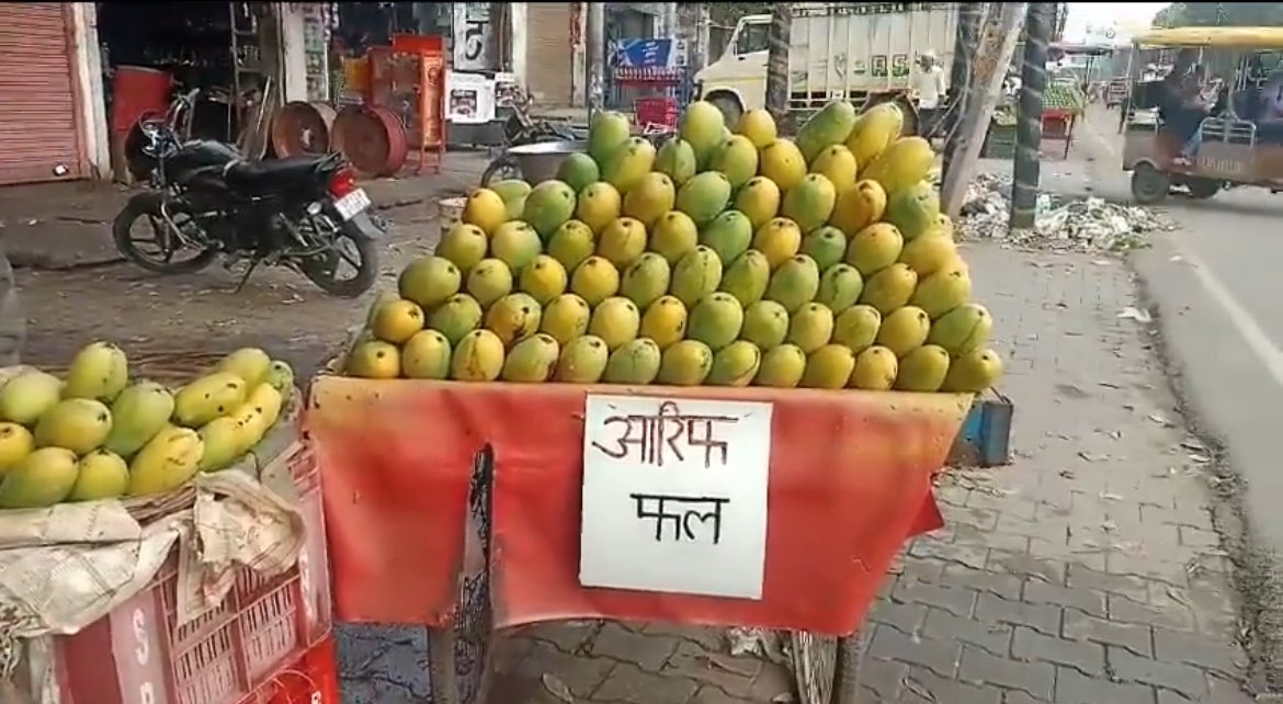 कांवड यात्रा अब से कुछ दिन में शुरू होने ही वाली है।

ऐसे में एक अच्छी खबर ये आई है।

रास्ते में जीतने भी नाम छुपा कर दुकानदार,रेहड़ी वालों को अब अपना असली नाम लिखना होगा।