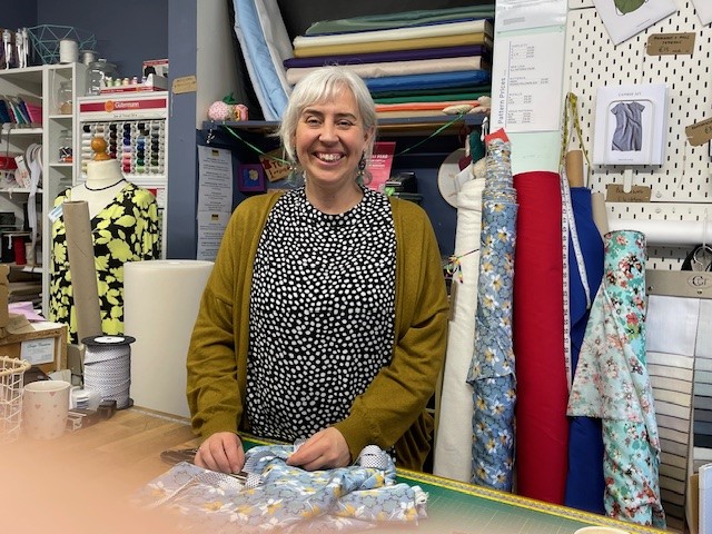 foxstarmedia's tweet image. It's time to "get in the mood"  for Lincoln's 1940s celebrations - a packed weekend of music, dancing and Forties-style fun activities. If you love sewing you can even rustle-up a vintage wraparound skirt, flat cap  or bag.  bit.ly/3zLQcnW
#sew #vintage #1940s
