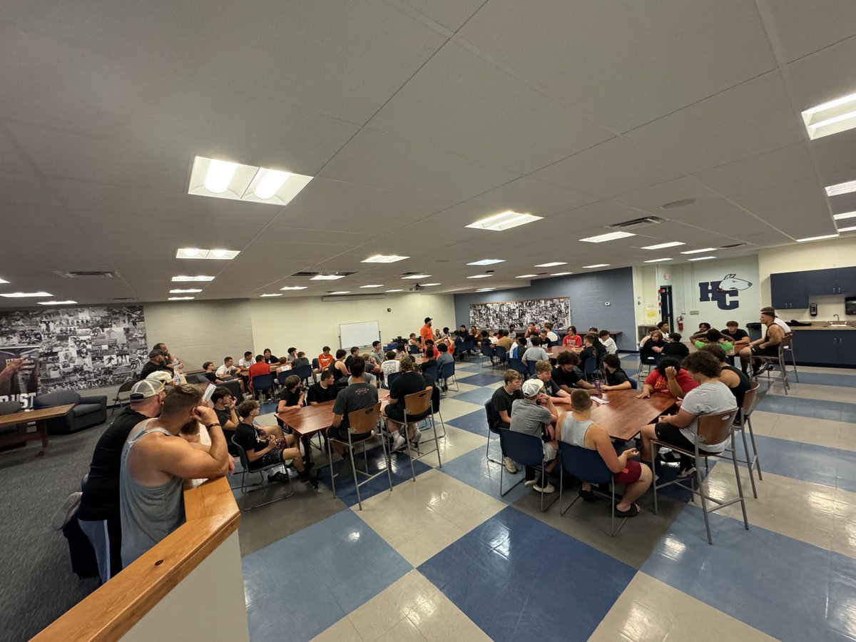 ENRangerfootbal's tweet photo. Lunch/din… 2 practices… team time w coach Cek! Family feud is always a hit. Day 1 was a FULL DAY. Ready for day 2. GO RANGRS! 💪🏻🏈 ⁦@NorthNews123⁩ ⁦@WESchools⁩ ⁦@EastlakeOf⁩ ⁦@WillowickRec⁩ ⁦@eastlakemiddle1⁩ ⁦@WillowickFBall⁩ https://t.co/EkBXu0joFV