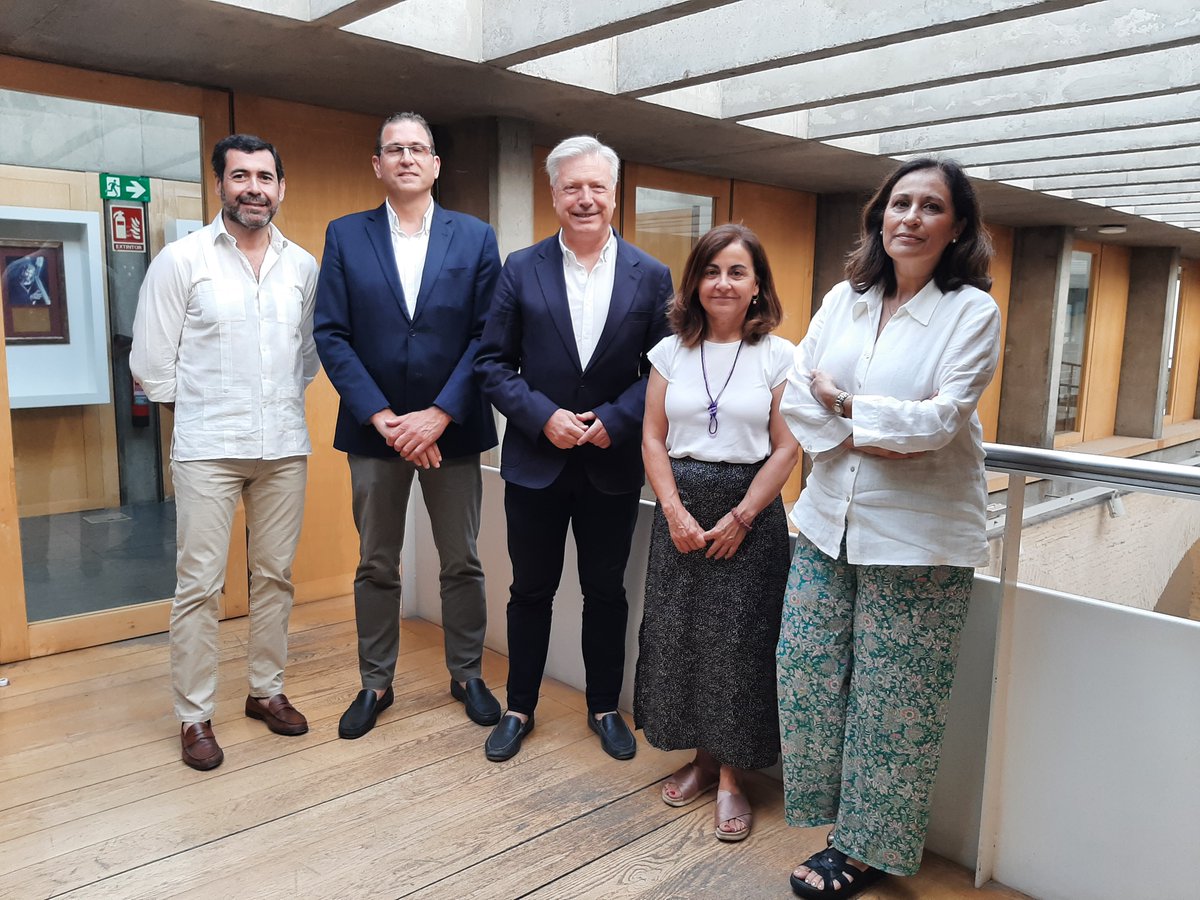 IAPHpatrimonio's tweet photo. Esta mañana se ha reunido la comisión de seguimiento del convenio de colaboración para la #investigación y #conservación de los #Efebos de Pedro Abad, suscrito entre @CulturaAND, a través del @IAPHpatrimonio, y la @FundacionMagtel https://t.co/HWwW9RJtuT