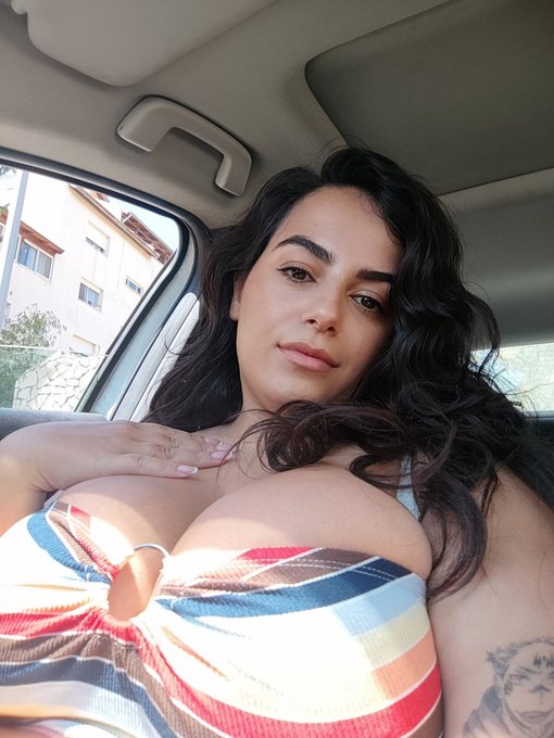 Comment hi and I'll send you a 🍒 pic https://t.co/4cKP2MpzkI